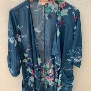Sheer open kimono blouse style with pockets M
